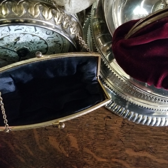 Clutches - Picture 3 of 7